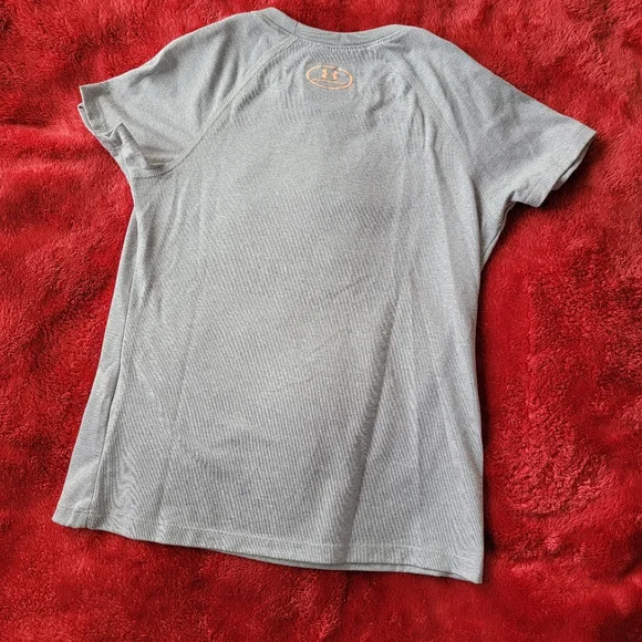 COPY - 💰🌟 3 for $13 Underarmour Girls YSM Grey Tshirt - Picture 2 of 3